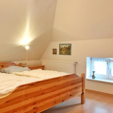 Kleine Reetgedeckte Doppelhaushaelfte In Idyllischer Lage Nardevitz Esterno foto